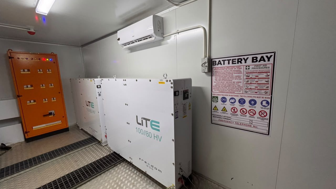 Battery bay with isolation and fire signage