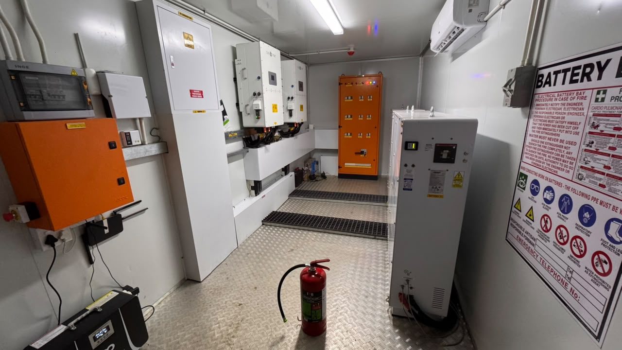 Battery bay with environmental control