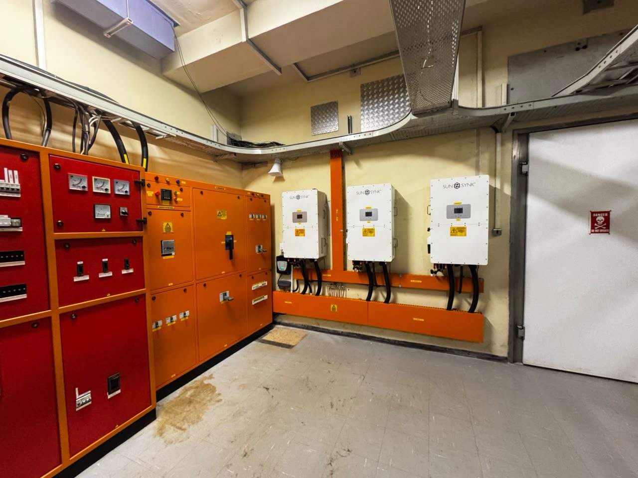 Low-voltage switchgear and grid-tied inverters