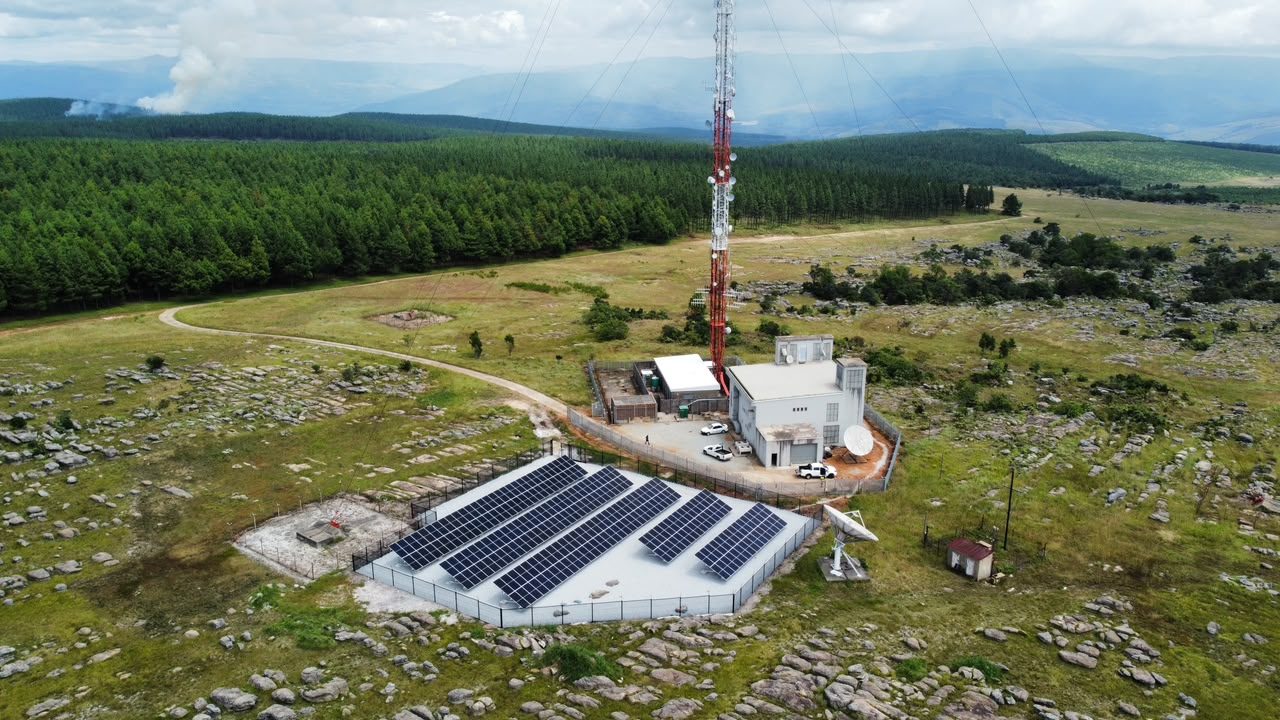 Ground-mounted array, remote communications site